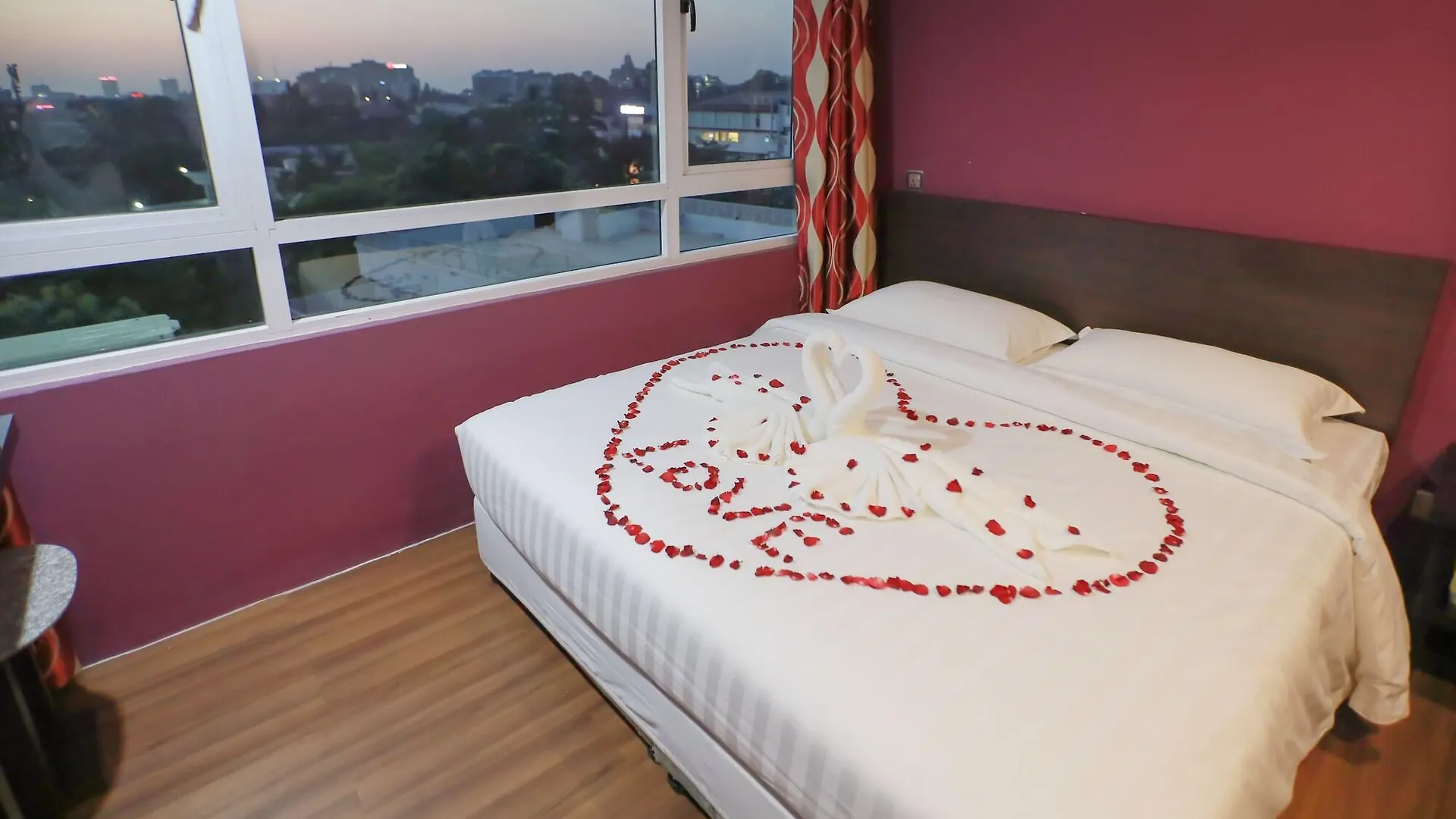 Beauty Land Hotel يانغون بورما