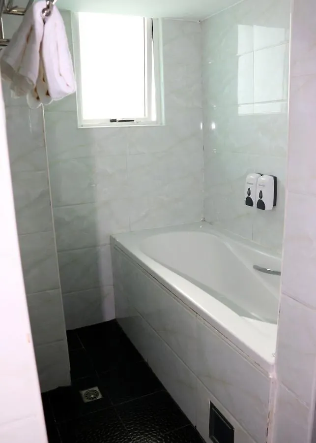 Beauty Land Hotel يانغون